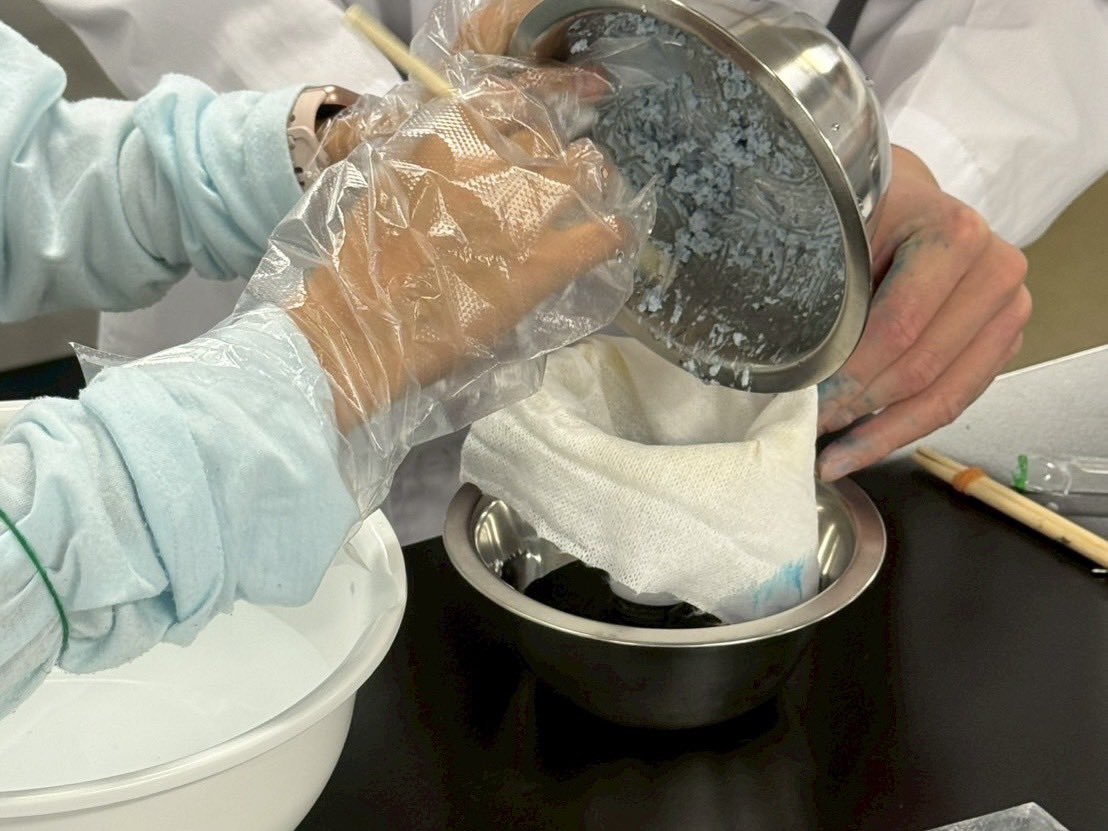 oitchemproject's tweet image. 【活動報告】
6月21日に大阪工業大学 大宮キャンパスで開催した「第28回キッズものづくり道場」で私たちは「キャンドル作り」をしました
参加者は好きな色のキャンドルを作り、とても楽しめたと思います！
皆さんご参加ありがとうございました！
 #サイエンスアラカルトエコール #大阪工業大学 #大工大