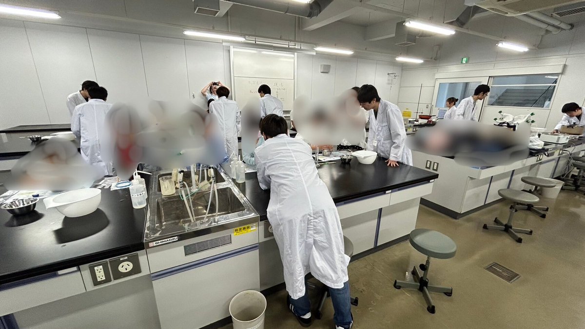 oitchemproject's tweet image. 【活動報告】
6月21日に大阪工業大学 大宮キャンパスで開催した「第28回キッズものづくり道場」で私たちは「キャンドル作り」をしました
参加者は好きな色のキャンドルを作り、とても楽しめたと思います！
皆さんご参加ありがとうございました！
 #サイエンスアラカルトエコール #大阪工業大学 #大工大