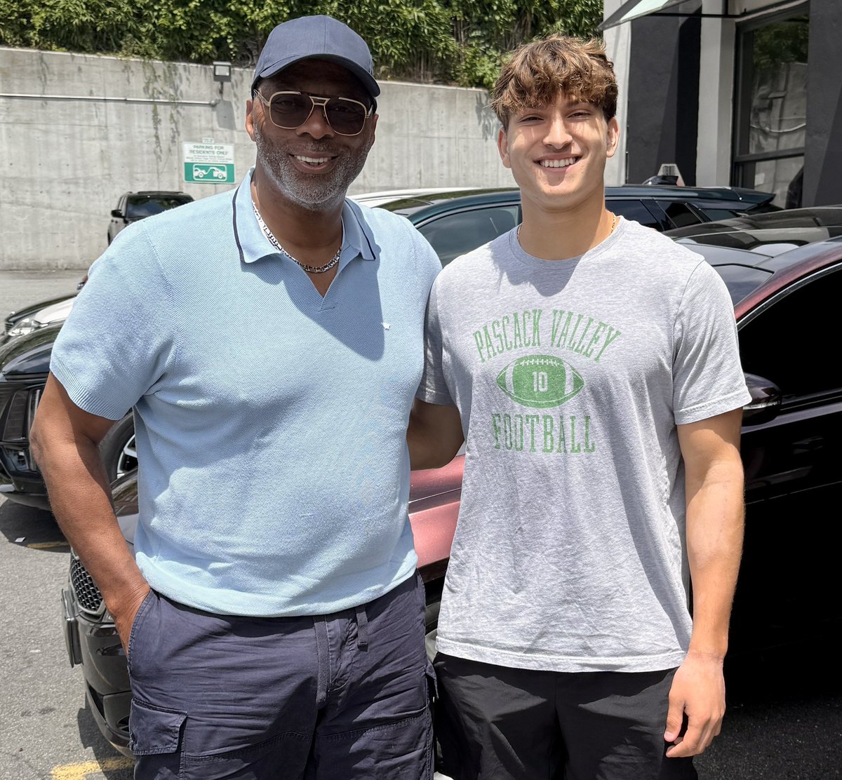 Grateful to sit down with Giants &amp; MSU legend, 2x Super Bowl champ Carl Banks. Learning from one of the greats as I prep for my senior season &amp; the next chapter with MSU FB. Honored to follow the path of the linebackers before me. 🏈 #GoGreen #LinebackerLegacy <a href="/CarlBanksGIII/">Carl Banks</a>