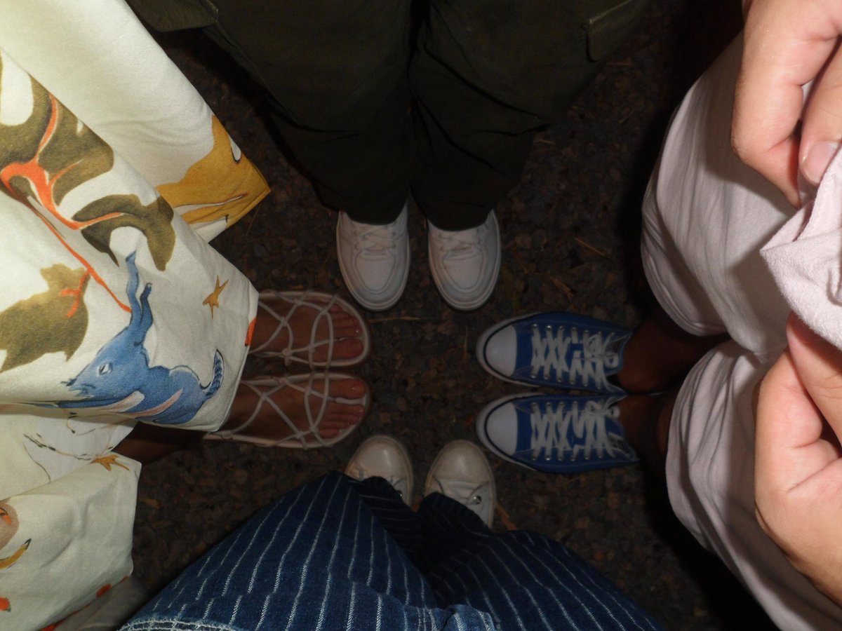 manguebeats's tweet photo. achei essa Fotografia e percebi q sempre sou a team #sandalia nos cantos sozinha https://t.co/jIGfLbpThi