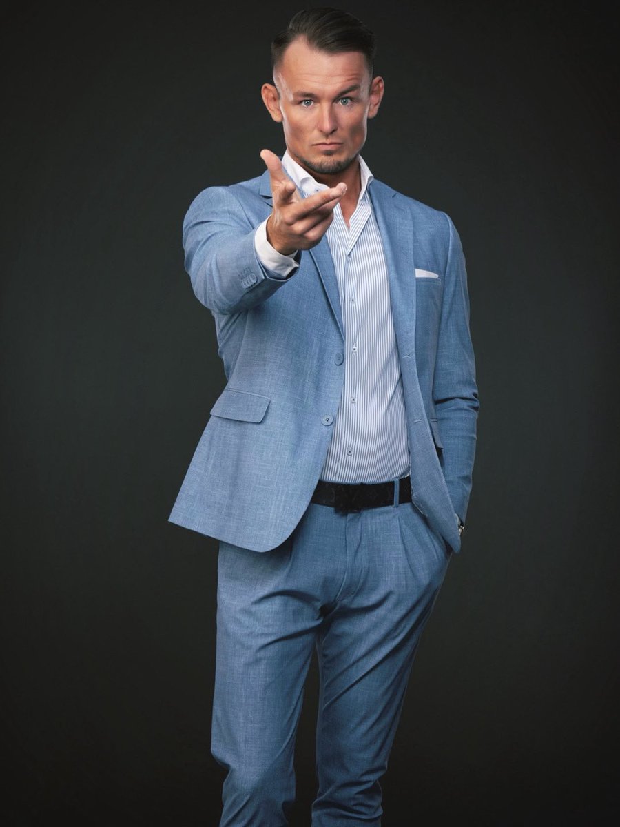 Whats all the fuss about?! #LK
#EuropeanElegance
#APlusEVERYTHING 
#WWERAW #RawOnNetflix #WWE