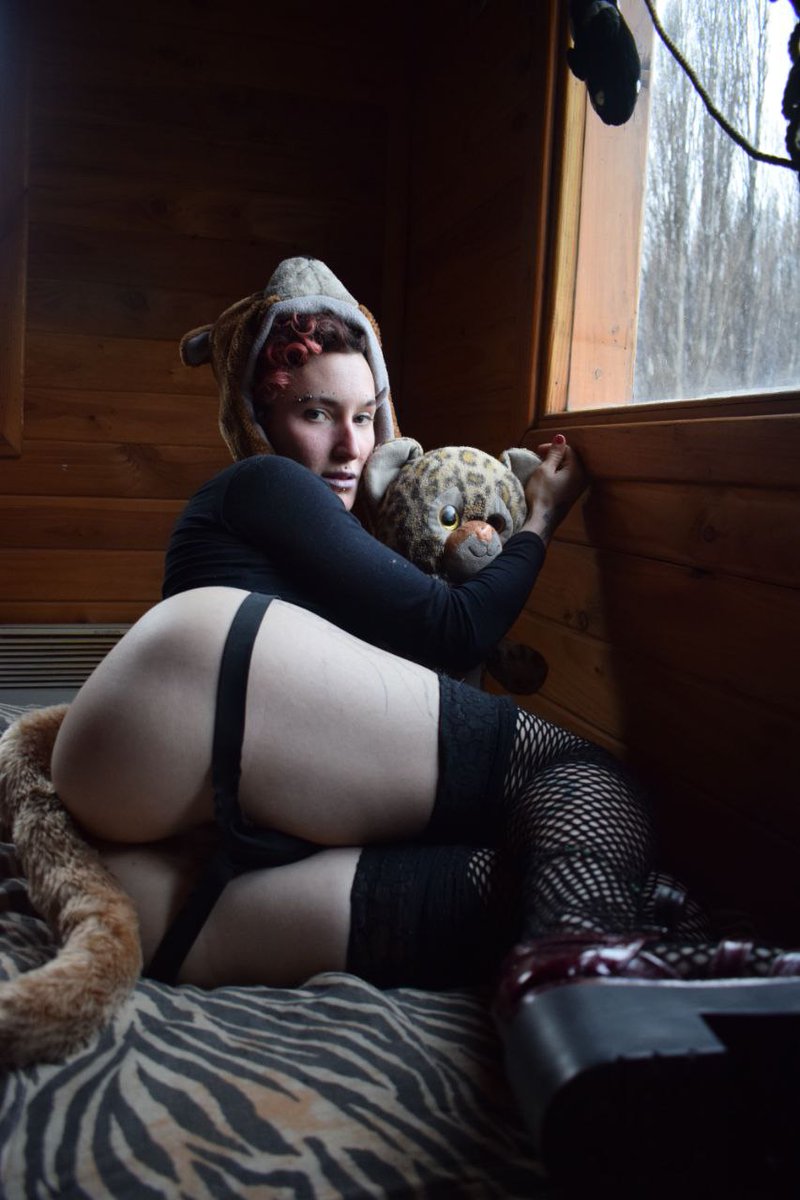 Hay una extraña sensación de paz que aparece cuando abandonas esa última gota de dignidad que te quedaba. 
Voy a vaciar tu alma de dignidad, y me lo vas a agradecer.

Sesiones presenciales en El Bolson/Patagonia Arg
𝕮𝖆𝖓𝖆𝖑 𝖋𝖗𝖊𝖊 𝖙𝖊𝖑𝖊𝖌𝖗𝖆𝖒 👇🏼
t.me/+5_9C-1IQtuk4M…