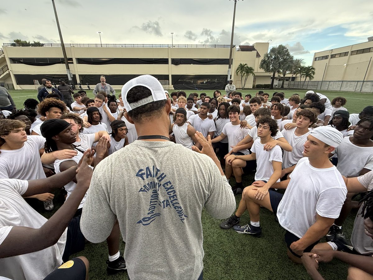 Aquinas Football (@sta_football) on Twitter photo 🔹🔸LET GO & LET GOD🔸🔹
The biggest room in the world is room for improvement.
#VictoryStory
#FFTE
#YouGoWeGo
<a href="/CoachHarriott/">Roger Harriott</a> 🔹🔸LET GO & LET GOD🔸🔹
The biggest room in the world is room for improvement.
#VictoryStory
#FFTE
#YouGoWeGo
<a href="/CoachHarriott/">Roger Harriott</a>