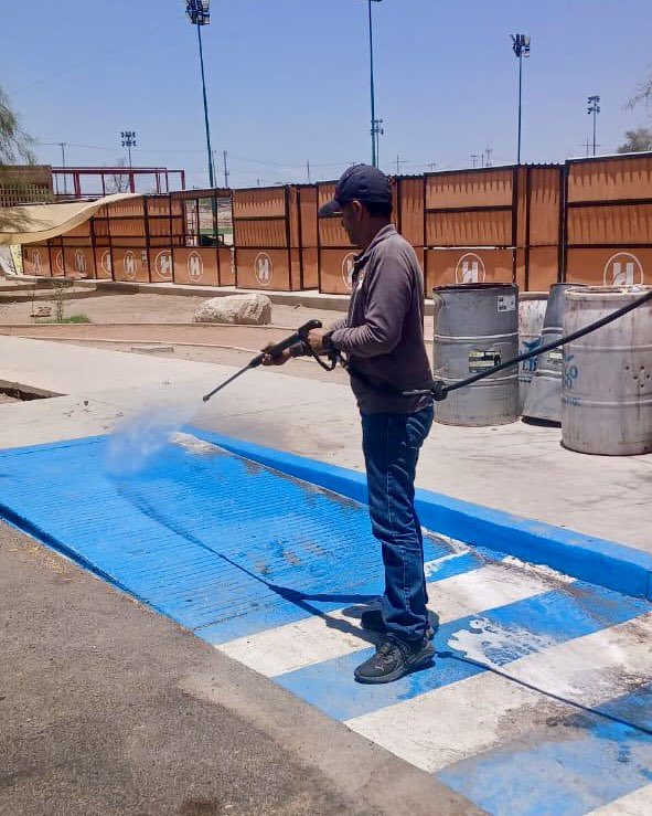 Limpieza en la Plaza Villa de Seris y El Cárcamo utilizando agua tratada 💧💧

#HermosilloCRECELimpio