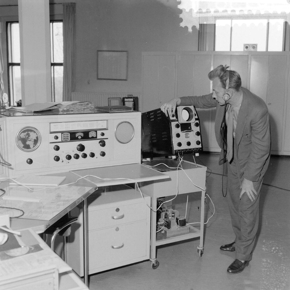 A Cossor Double Beam Oscillograph Model 1035 to display the signal received from Sputnik. The RCA AR88 was used to receive the Sputnik signal the receiver was set to Band-5 (16.1-22.70 MHz) and tuned to precisely 20.005 MHz.