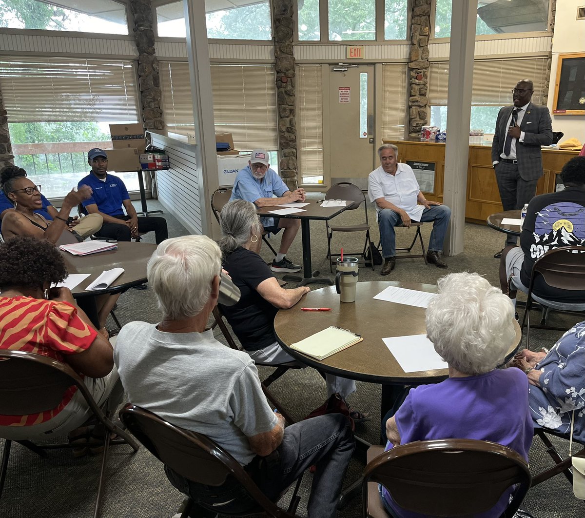 #GrowingForwardLR—Spent this evening  listening and discussing city issues at the Meadowcliff Brookwood Ponderosa - Hindman Park Neighborhood Association Meeting.  I am grateful for our residents engagement efforts.