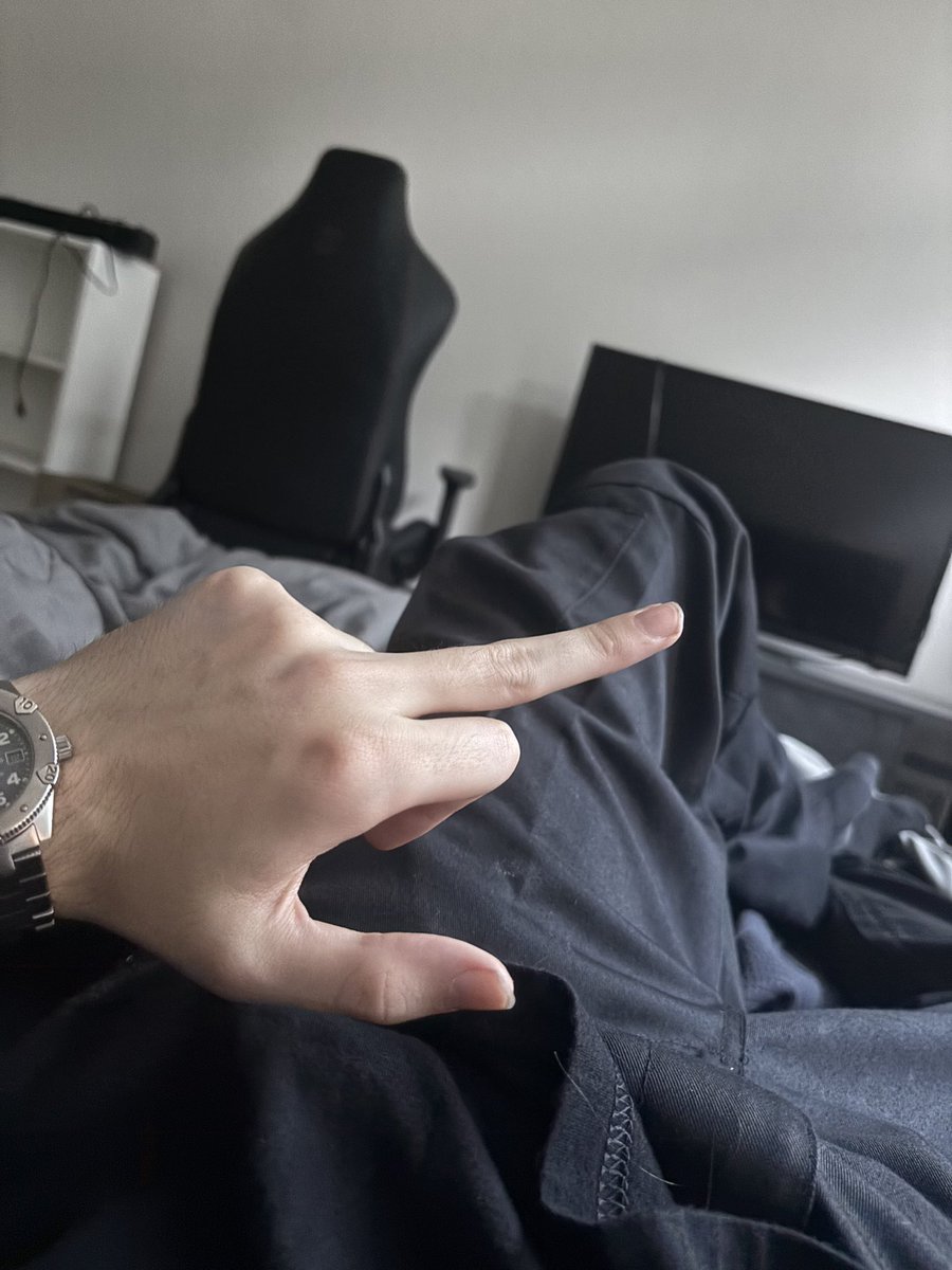 xeslly's tweet image. Spent my whole week moving and it sucked without #fishtankdotlive #fishtanklive kys retards