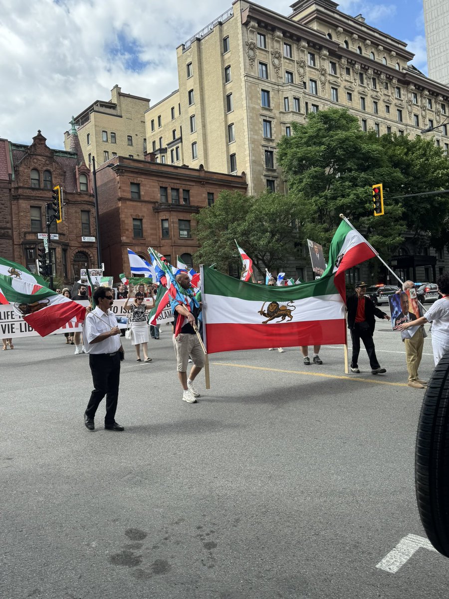 دارم ریپورت میشم همرزمان کمک کنن
#جاويدشاه‌