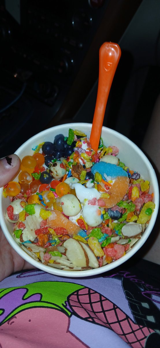 kyte_kitty's tweet photo. Kazoo inspired froyo https://t.co/2z6TiCLSQ4
