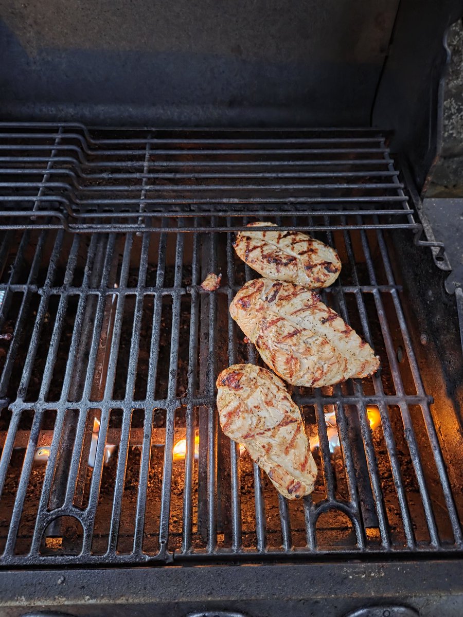 DylanTWM's tweet photo. #ChefDylan is back! Chicken tonight and happy birthday to my brother @chrisdigiusto with me including him, @BigsbySmalls @OJT94 @LagangaDavid @wilhe42 @Jerkass10 @zweber @dylandast10 @austinhunt1414 https://t.co/KWr8JiRYRs