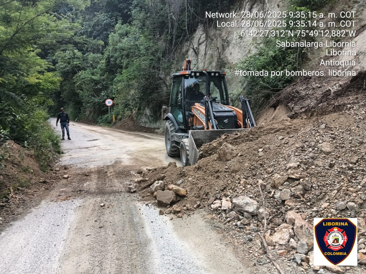 ¡Enfrentamos la temporada de lluvias con acción y compromiso! Desde la Administración Municipal seguimos haciendo presencia en los territorios  afectados por las fuertes lluvias de los últimos días. Las constantes precipitaciones provocaron derrumbes que bloquearon el acceso