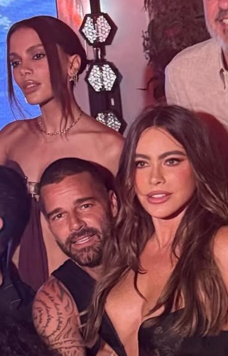 is_hittalo's tweet image. LATINOS