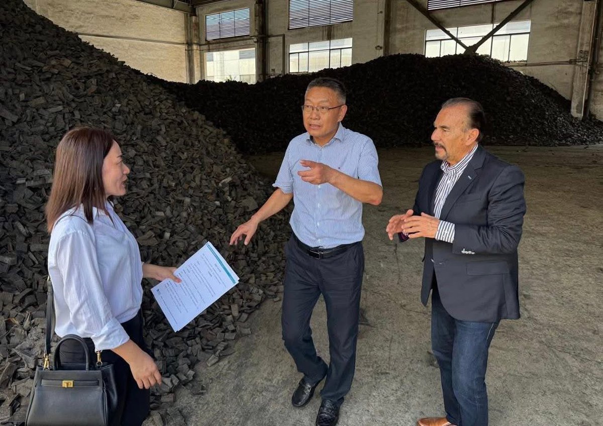 En un día de mucho trabajo, realizamos un recorrido por una empresa que reutiliza llantas como materia prima. Visitamos Hangzhou Gaoneng Shidai New Material Technology Co., Ltd., del grupo BGE, donde estuvieron presentes su presidente Luo Yaping, el director general Nie Binggang