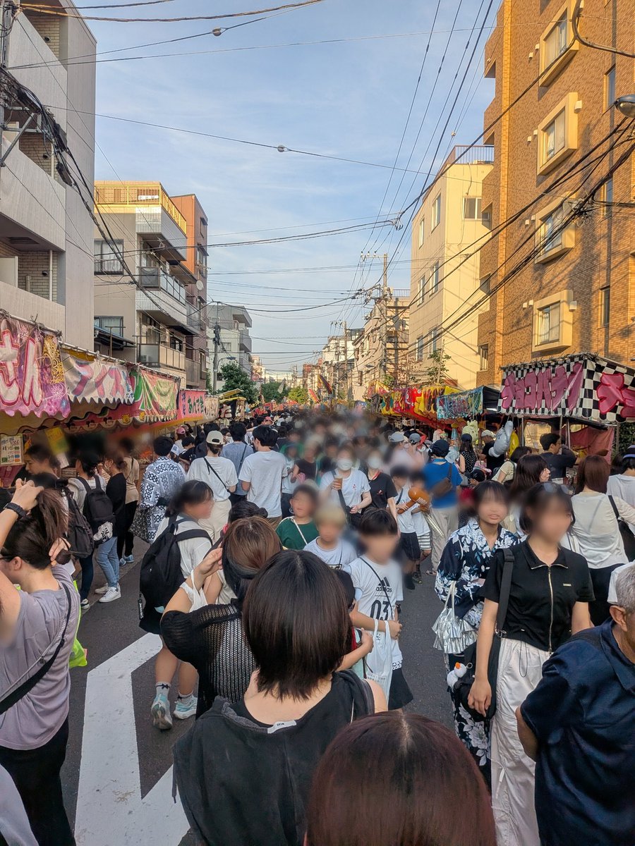 地元十条では「おふじさん」の名で親しまれている、毎年山開きの日に祭礼です✨道路沿いには露店が立ち並び、多くの人で賑わっています✨
昨日は大松あきら都議会議員と役員の皆さまにご挨拶に参りました✨