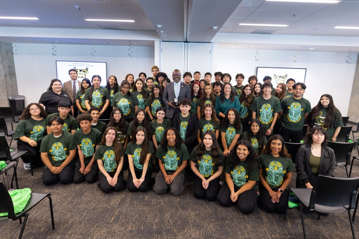 CalStateLA's tweet image. This past week, #CalStateLA welcomed students across the state to the inaugural @CLYLP Los Angeles Institute! 🌟
Students stayed on campus and participated in workshops focused on leadership, college access, public policy, and community empowerment.
🔗 bit.ly/4epHqMy