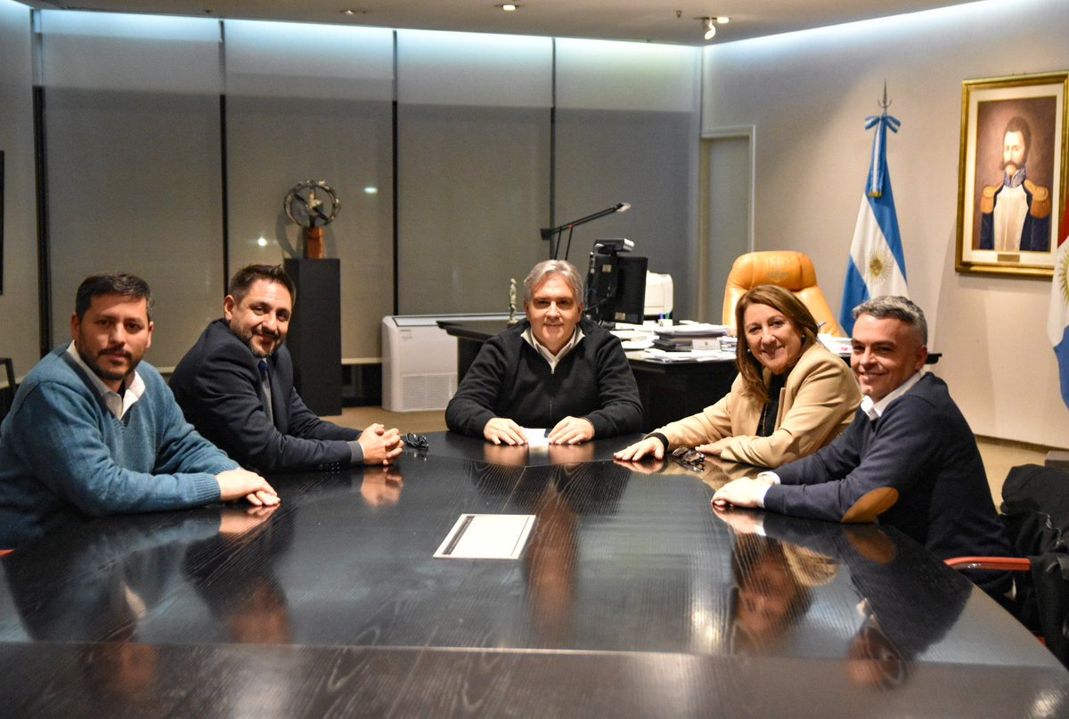 Matías Chamorro (@matichamo) on Twitter photo Seguimos construyendo una alternativa desde el interior, con más producción, más trabajo y más igualdad.
Nos reunimos con el gobernador <a href="/MartinLlaryora/">Martín Llaryora</a> para dialogar sobre la agenda en común que tienda lazos en la Región Centro de cara a lo que se viene para la Argentina. Seguimos construyendo una alternativa desde el interior, con más producción, más trabajo y más igualdad.
Nos reunimos con el gobernador <a href="/MartinLlaryora/">Martín Llaryora</a> para dialogar sobre la agenda en común que tienda lazos en la Región Centro de cara a lo que se viene para la Argentina.