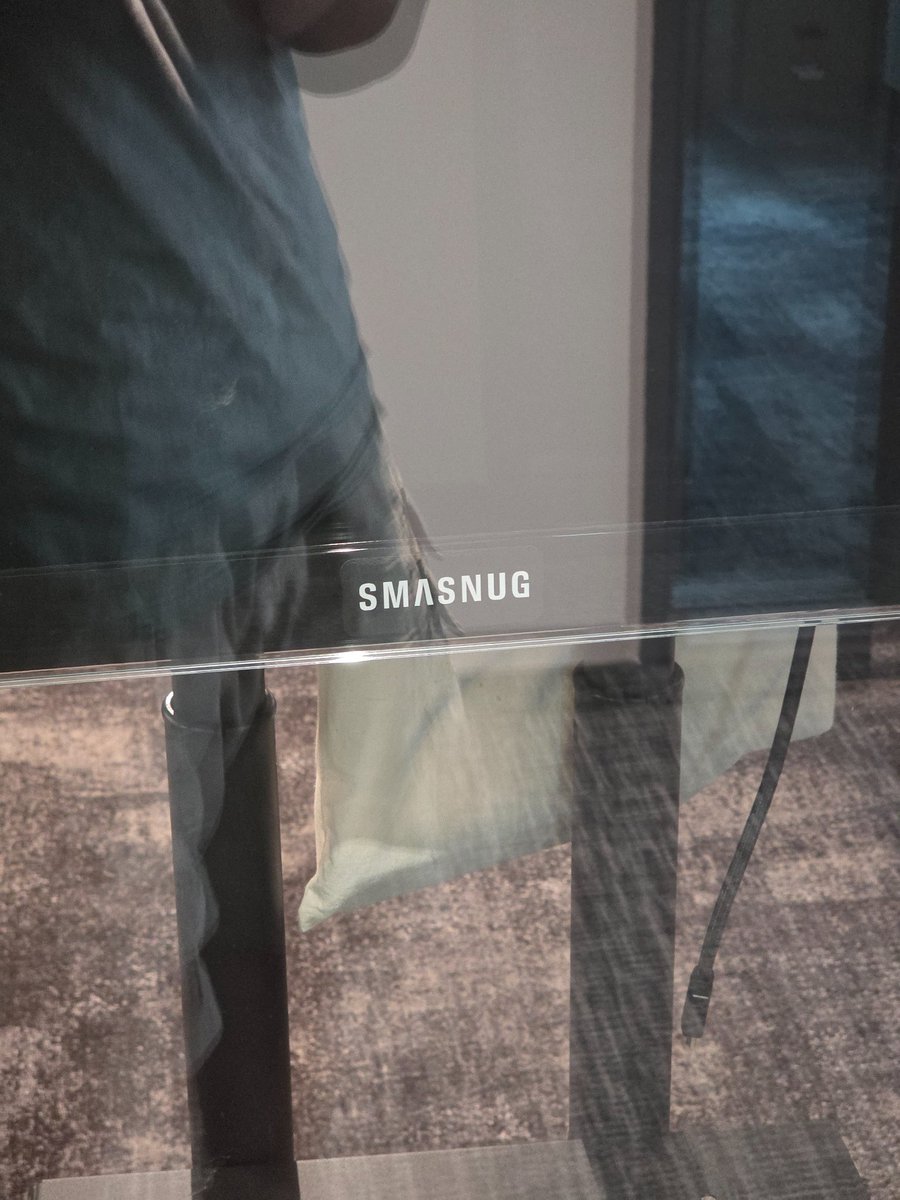 madhan_001's tweet photo. SMASNUG TV in the wild! @f4micom https://t.co/gRg1ZUJrYY