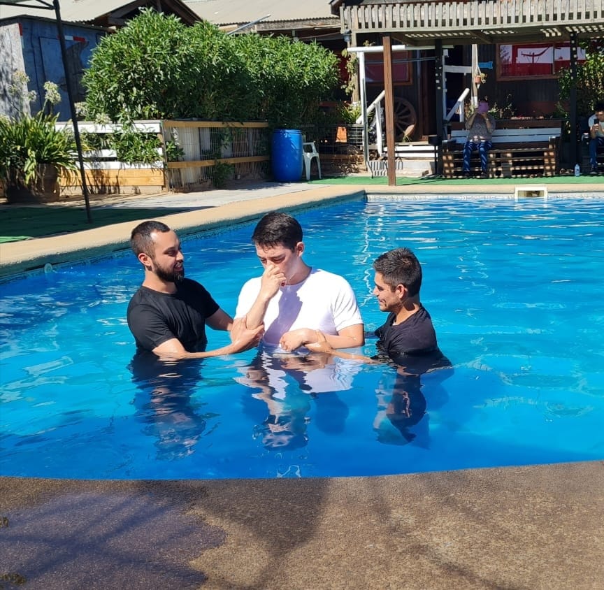 HeartCryMission's tweet image. "It was a very comforting instance where we were able to contemplate God's faithfulness in adding new members to His church..."
Wladimir Garrido, a HeartCry missionary in Casablanca, Chile, shares with joy and thanksgiving for God's grace to add new members through baptism.…