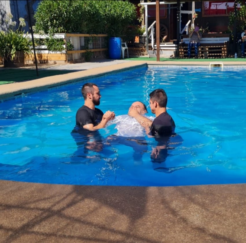 HeartCryMission's tweet image. "It was a very comforting instance where we were able to contemplate God's faithfulness in adding new members to His church..."
Wladimir Garrido, a HeartCry missionary in Casablanca, Chile, shares with joy and thanksgiving for God's grace to add new members through baptism.…