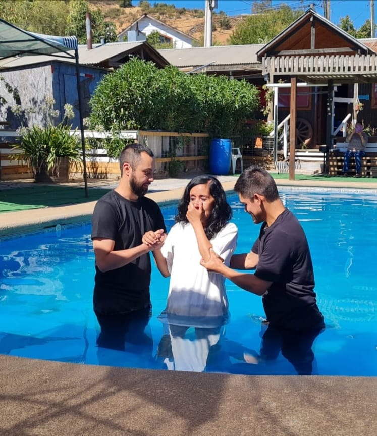 HeartCryMission's tweet image. "It was a very comforting instance where we were able to contemplate God's faithfulness in adding new members to His church..."
Wladimir Garrido, a HeartCry missionary in Casablanca, Chile, shares with joy and thanksgiving for God's grace to add new members through baptism.…