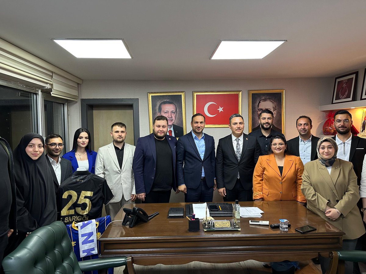 AK Gençlik Mamak (@akgenclkmamak) on Twitter photo AK Parti Ankara İl Teşkilat Başkanımız Sn. <a href="/erhansarigol/">Erhan Sarıgöl</a> ’ü makamında ziyaret ettik.
Misafirperverliği ve değerli istişareleri için teşekkür ediyor, birlikte daha güçlü bir teşkilat için durmadan çalışmaya devam diyoruz. 🇹🇷 AK Parti Ankara İl Teşkilat Başkanımız Sn. <a href="/erhansarigol/">Erhan Sarıgöl</a> ’ü makamında ziyaret ettik.
Misafirperverliği ve değerli istişareleri için teşekkür ediyor, birlikte daha güçlü bir teşkilat için durmadan çalışmaya devam diyoruz. 🇹🇷