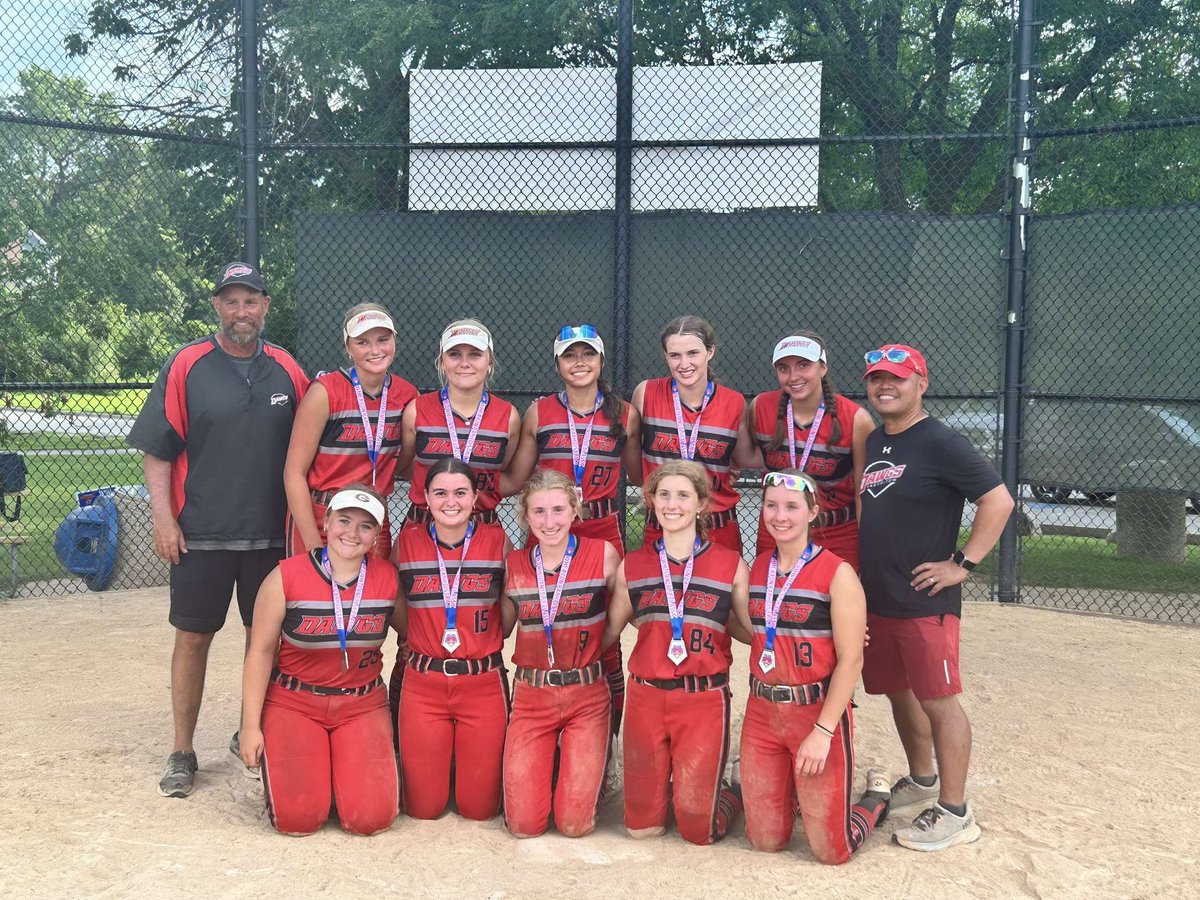 MadisonOnstad's tweet photo. Proud to say my team went 5 and 1 this weekend placing us second overall in the Wheaton Red White and Blue Tournament. We played hard while making some amazing memories as a team! https://t.co/EsrAKgMG9f