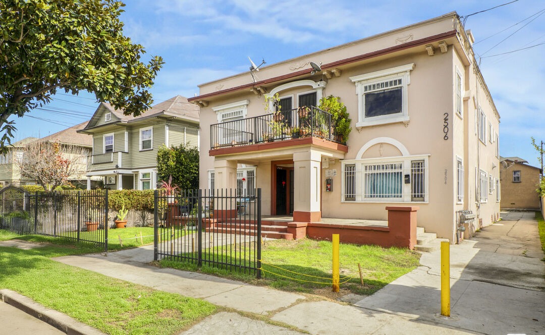 tevaproperties's tweet image. Teva Properties has successfully closed escrow on the sale of Budlong Apartments in Los Angeles, CA for $982,500. The asset was originally purchased for $665,000 and underwent extensive renovations. This disposition marks Teva Properties’ 27th sale in the Western US since 2016.