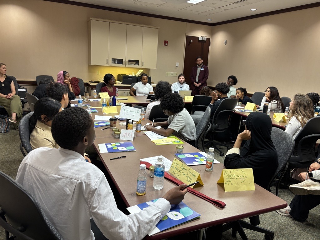 KernNetwork's tweet image. Meaningful moments from presenting the KNN Framework to students last week at #MayoRISEforYouth! 

Local Rochester students exploring careers in healthcare reflected on flourishing as “excelling,” “growth” &amp;amp; “knowing what you’re doing and having other people support you.”