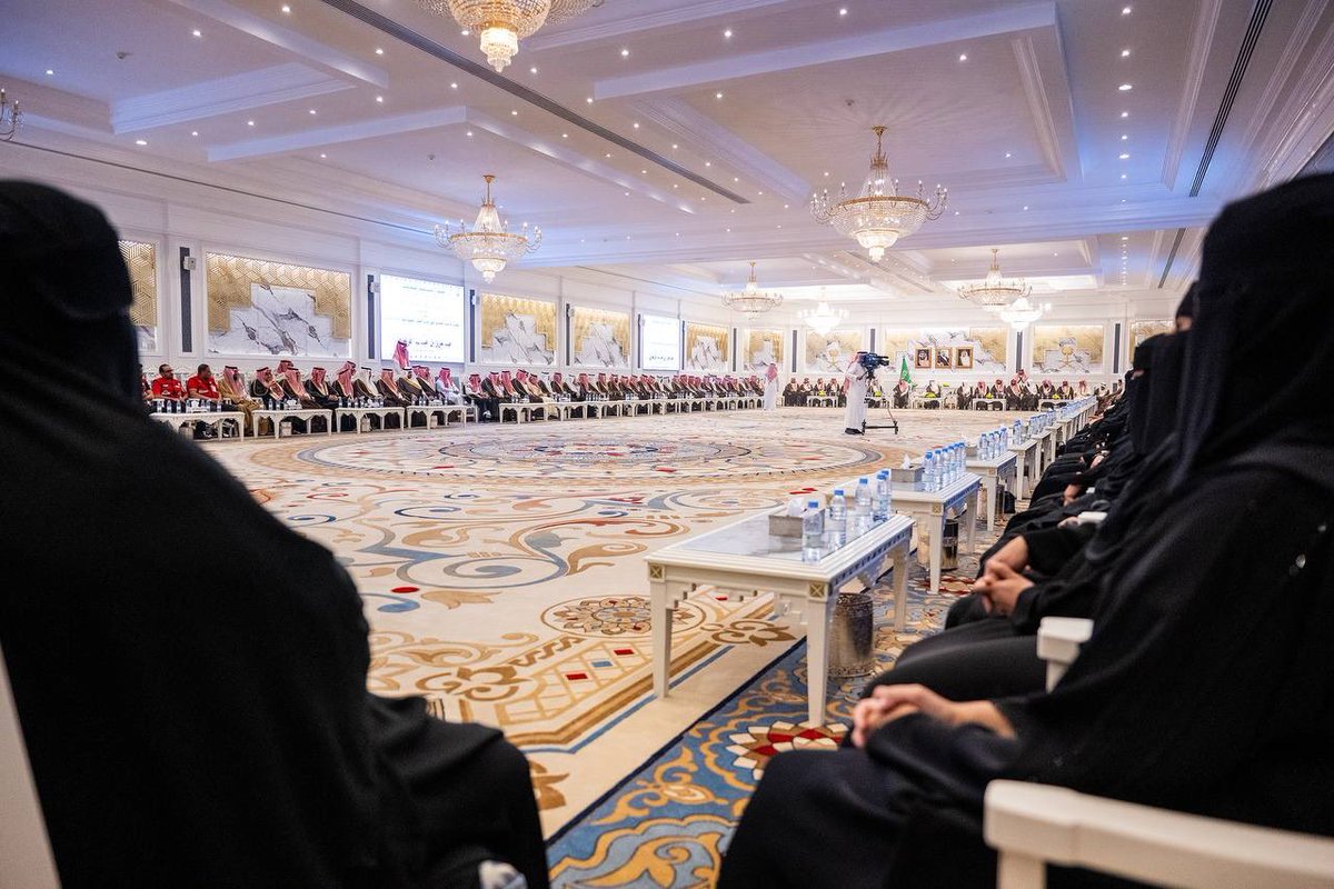 وجه سموه بإطلاق مزادات الخيل التي تُعد الأولى من نوعها، لخلق حراك اقتصادي رياضي للمهتمين برياضة الفروسية..

سمو #أمير_منطقة_القصيم :
إنشاء سكرتارية لرياضة ومرابط الخيل بإمارة المنطقة، لخدمة الفرسان والملاك وتعزيز مكانة الفروسية، بالإضافة إلى العمل على تأسيس “مدينة الخيل للفروسية”