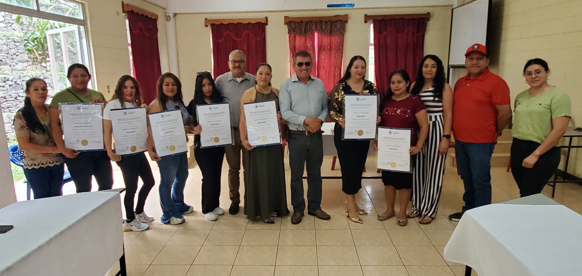 ACNUR Guatemala (@acnurguate) on Twitter photo ¡La capacitación empodera!
MINEDUC a través de DIGEEX Huehuetenango y <a href="/WorldVisionGt/">World Vision Guatemala</a> brindamos herramientas en panadería repostería y cocina internacional en el municipio de La Democracia
Estas certificaciones abren nuevas oportunidades y esperanza a a las mujeres ¡La capacitación empodera!
MINEDUC a través de DIGEEX Huehuetenango y <a href="/WorldVisionGt/">World Vision Guatemala</a> brindamos herramientas en panadería repostería y cocina internacional en el municipio de La Democracia
Estas certificaciones abren nuevas oportunidades y esperanza a a las mujeres