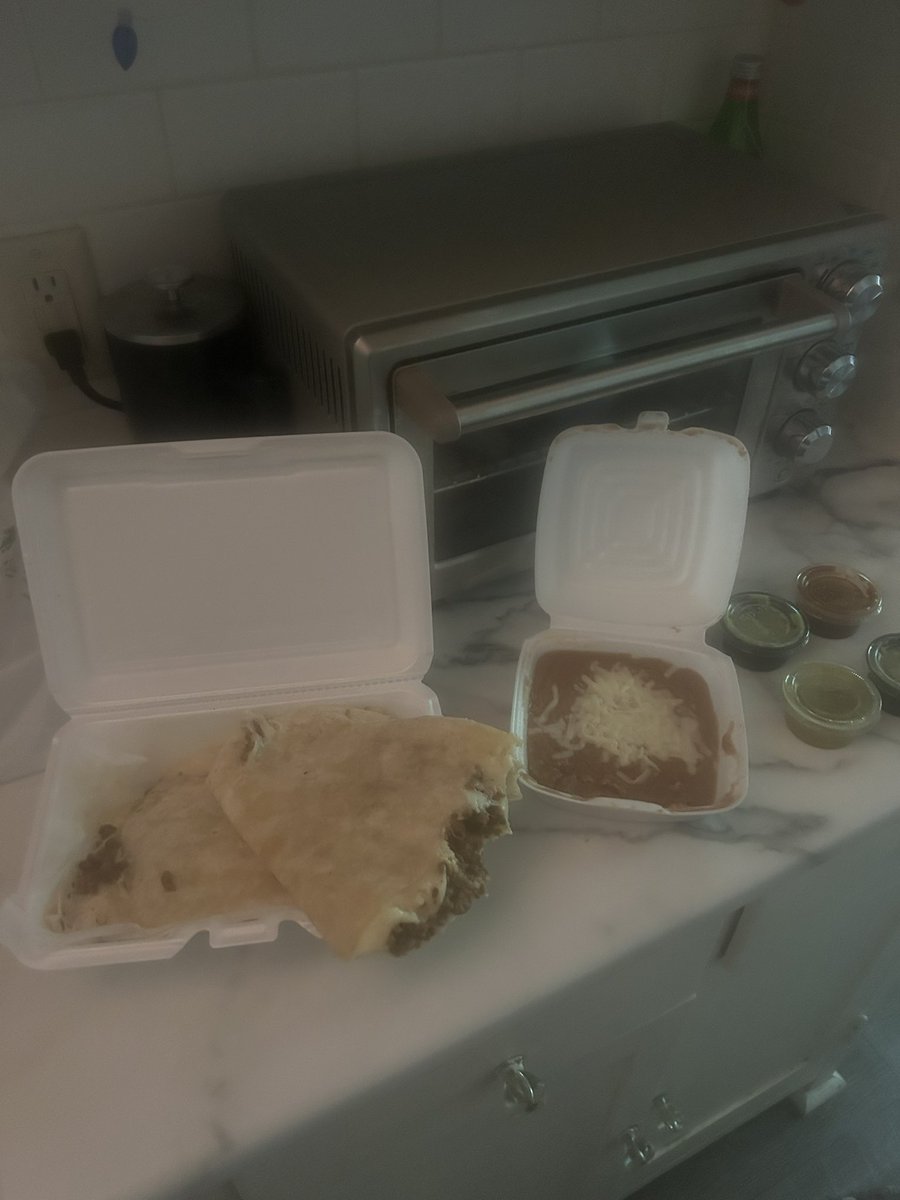 dana_tainted_'s tweet photo. @B__mo26 she was literally massive & $12 (including the beans) & i have leftovers that i wanna eat when i get home now #thinkingaboutHER https://t.co/BwXElPde3u