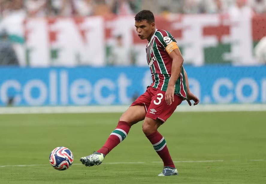 mauriciojornal_'s tweet photo. Thiago Silva. 40 anos. 
Fábio. 44 anos.

Um absurdo o que esses dois ainda jogam nessa idade. Muito respeito. https://t.co/KxctH73tHl