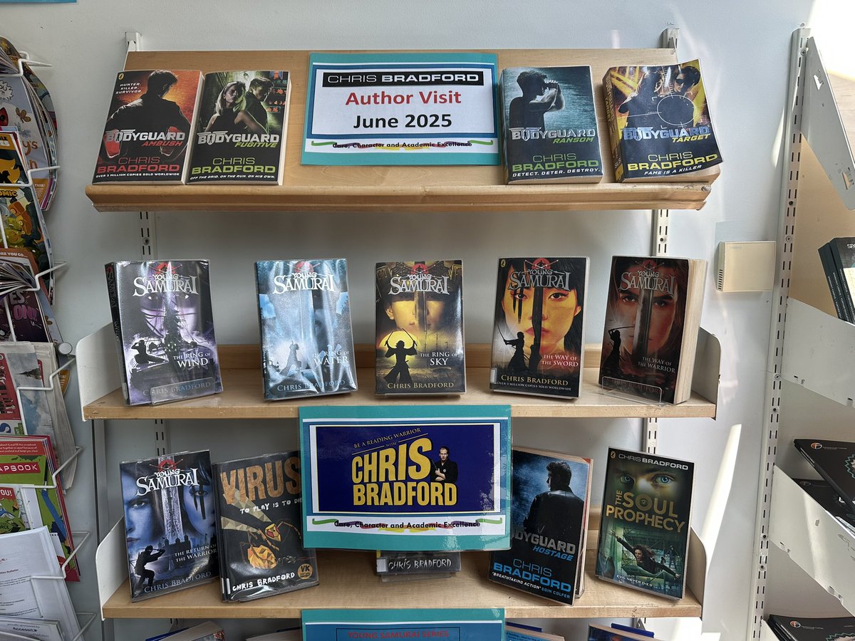 YoungSamurai's tweet image. Hot day, hot display! 🔥
At Cove School today 🥷 😎 @PuffinBooks @BarringtonStoke @NosyCrow