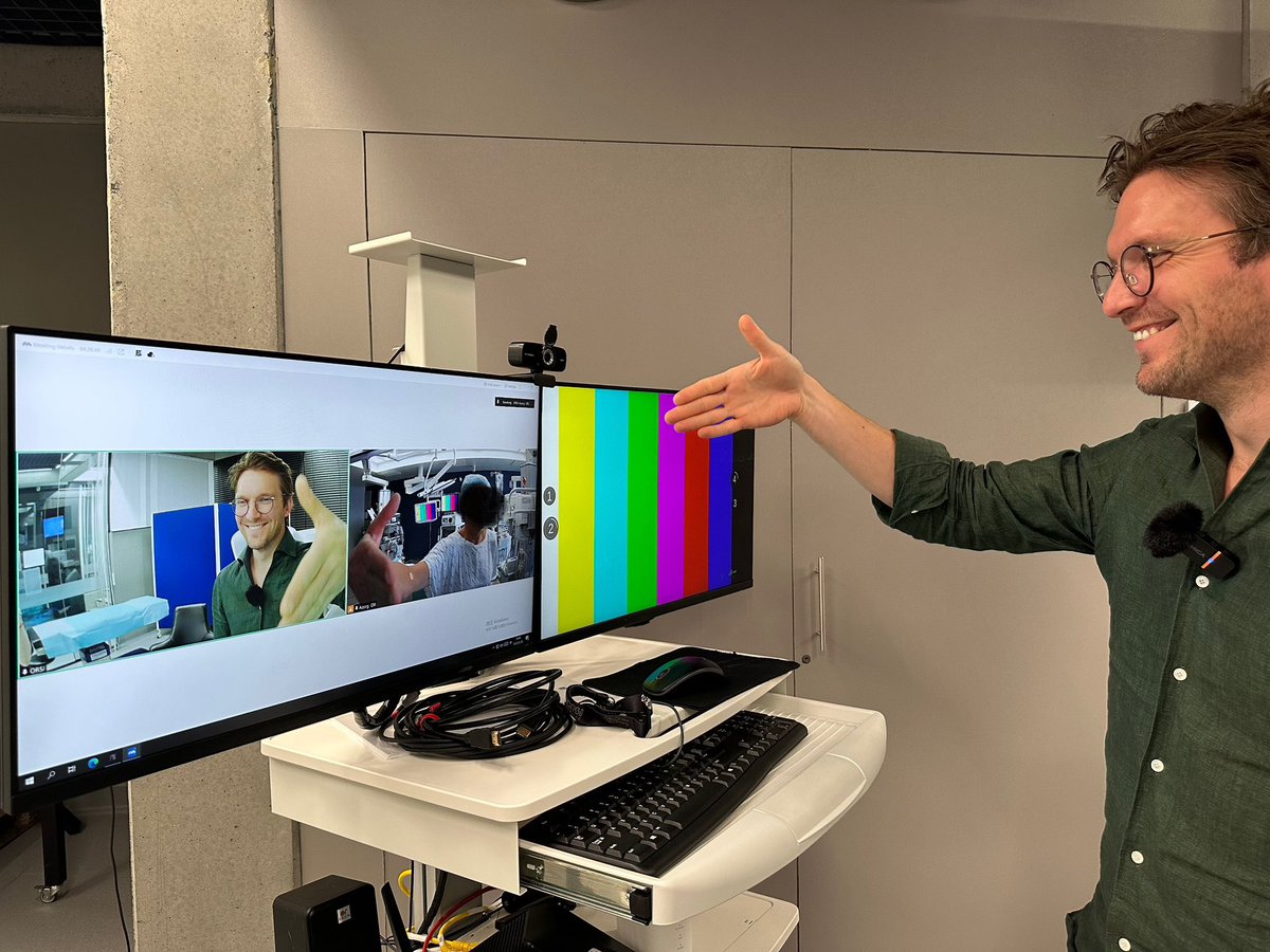 Ruben_De_Groote's tweet photo. A patient being operated with no surgeon operating in the OR???

🌎 TELESURGERY is real and already here! I shook my patient’s hand virtually
@surgquest @orsiacademy @geertdenaeyer @alexmottrie https://t.co/qtBiyqc3eF
