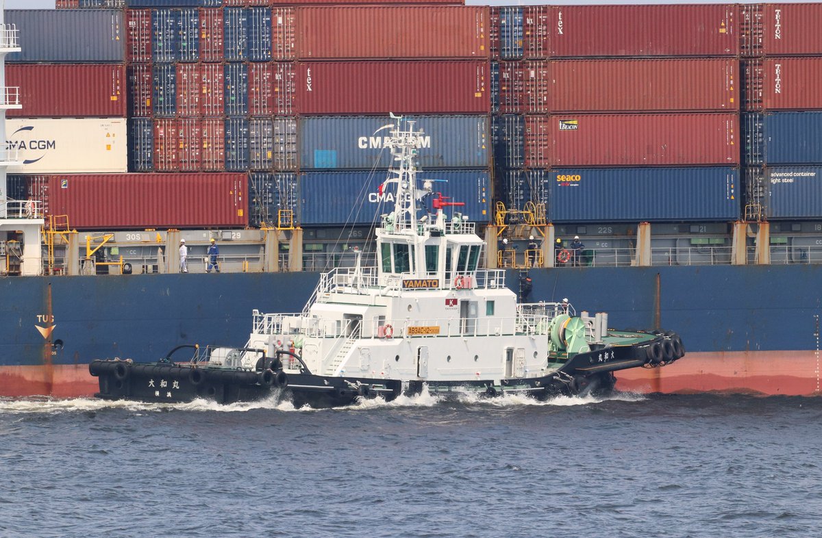 panamaru2's tweet photo. #YAMATO_MARU #IMO9909364
#CONTAINER_FEEDER #SEA_OF_LUCK #IMO9202481 が横浜航路を通過し港外に向け航行する際 #東京丸 が並走し水先案内人の下船作業を支援。下船直前には #東京汽船 #大和丸 の乗組員がパイロットラダーに足を掛け固定の状況や下船設備の安全性を確認していました
20250630 https://t.co/GP86tT2tZm