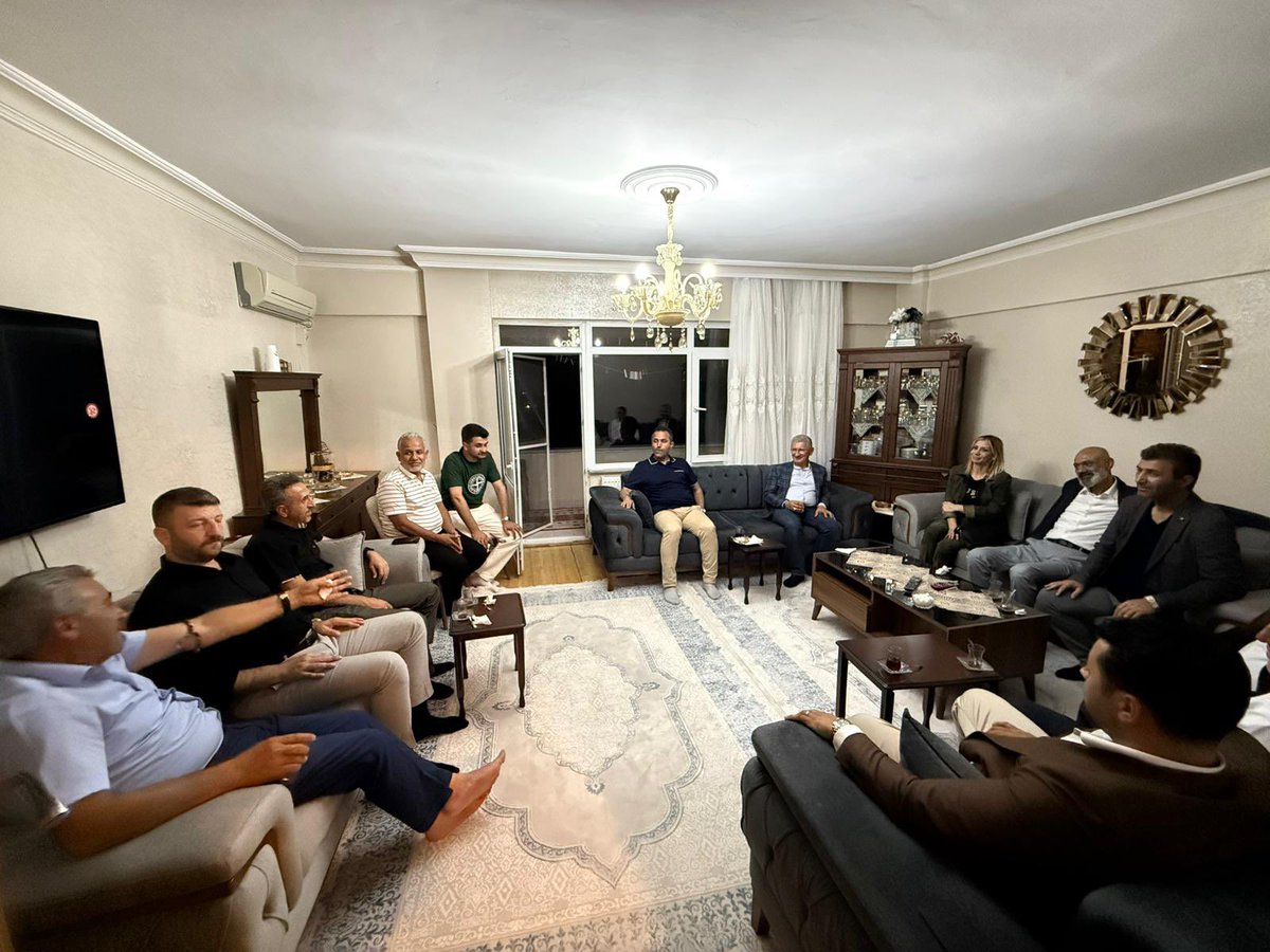 Güvercintepe mahallemizde yakın zamanda ebediyete irtihal eden kıymetli komşumuz Zeliha Düzen ablamız için ailesine teşkilatımızla birlikte taziye ziyaretinde bulunduk.
Düzen ve Öztürk ailelerine başsağlığı diliyor, merhumeye Allah’tan rahmet, sevenlerine sabırlar niyaz ediyoruz.