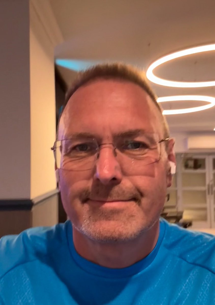 JasonElsom's tweet image. The twilight walk has been a powerful thing for my health. If you haven’t reached 10,000 steps by 9pm (which for me is after the children are in bed)… you have three hours to get there. Whether or not it’s at the gym, through the village, countryside, or even around the garden…