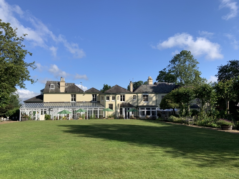 HertfordshirNGS's tweet photo. 🌹Reveley Lodge in #BusheyHeath is a large garden with themed borders, huge conservatory, cut flower garden with beehives, and rose garden. Opens Sun 27th with live music and stalls to make this a great day out for all the family! More👉https://t.co/JMtM9ap5DC https://t.co/G8Dq25QZyh