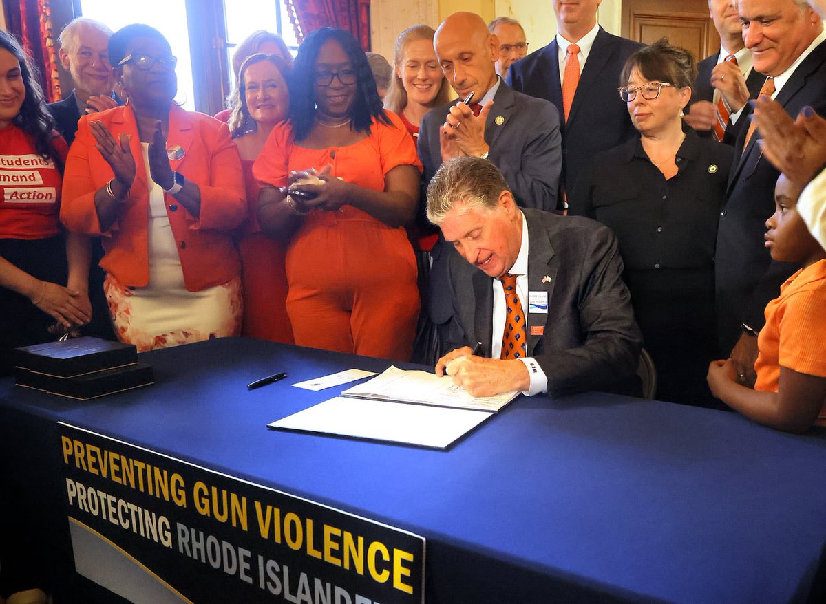 mia_tretta's tweet image. This past week my college state passed an assault weapons ban. This should be important to ALL parents, students, community members everywhere. Way to go Rhode Island!