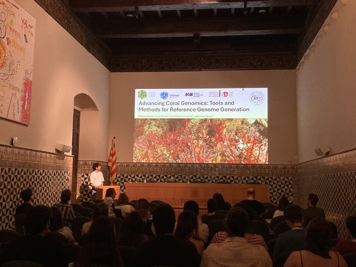 delCampoLab's tweet image. Last week we attended the Jornades de Biologia Evolutiva, organized by the @SCB_iec 🧫
@Matteo__Agazzi and @RocioMozoM did a great job presenting their advances on their coral HMW and HiC data generation and Suessiales de novo transcriptomics projects🧬
Keep it up folks!
