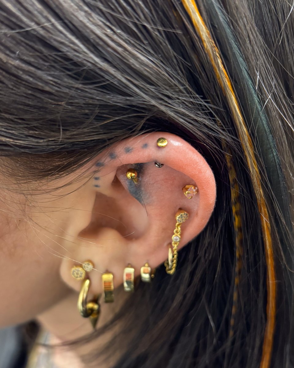 LBTSTattoo's tweet image. Paw-sitively obsessed with this piercing 😻

Cat flap by Kevin @piercedbykev at our Williamsburg location📍

WALK-INZ WELCOME OR BOOK ONLINE AT
⚔️livebytheswordtattoo.com⚔️
.
.
.
.
#livebythesword #catflap #catflappiercing #earpiercing #alt #williamsburg #bedfordave