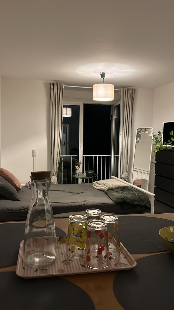 leute endlich wohne ich in einer eigenen wohnung und checkt ihrrrrrr den vibe