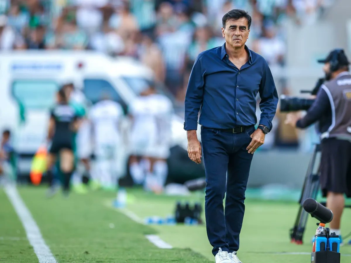 Portaluppi83's tweet photo. "É só tirar o Renato, traz qualquer um" https://t.co/QaCMEVkKSC