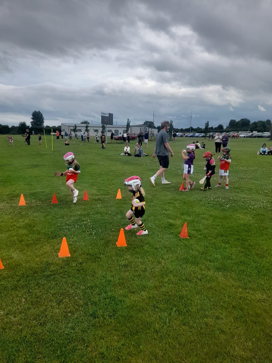 We have big numbers for our under 6’s camogie every Monday.
-We're making new friends.
-We're learning new skills. 
-We're having a great time in the fresh air on the Kells Road.

Thanks to our coaches for guiding us.