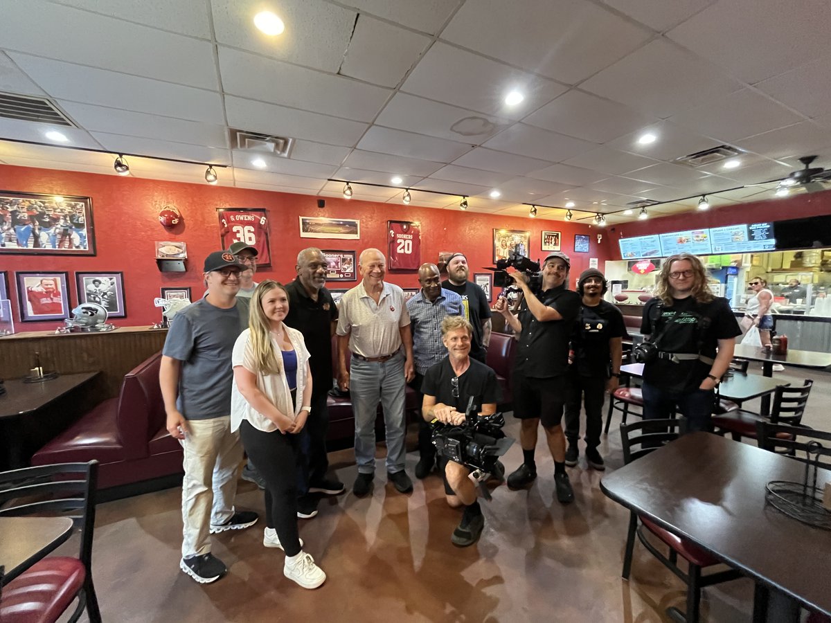 RealBillySims's tweet image. Behind the scenes at @BillySimsBBQ Norman, OK with the GOATS @Barry_Switzer and @OUSilverShoes as we're getting ready for upcoming film segment #SECStoried: Wishbone 馃張! #billysims #billysimsbbq