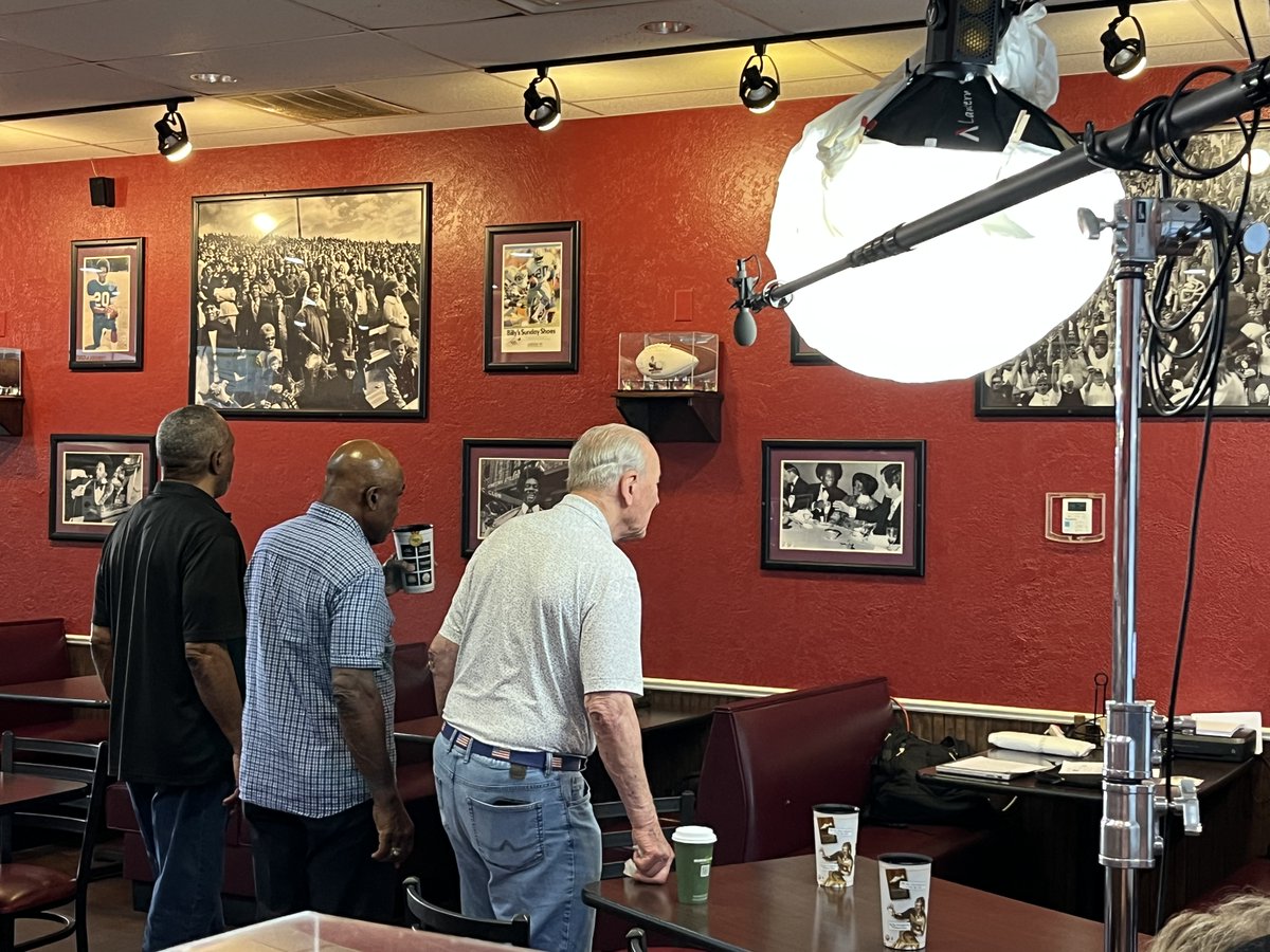 RealBillySims's tweet image. Behind the scenes at @BillySimsBBQ Norman, OK with the GOATS @Barry_Switzer and @OUSilverShoes as we're getting ready for upcoming film segment #SECStoried: Wishbone 馃張! #billysims #billysimsbbq