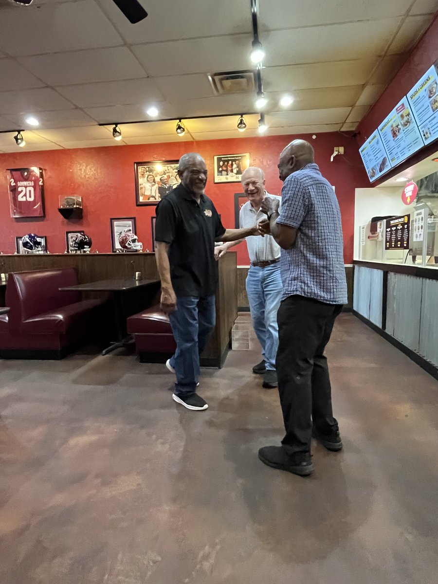 RealBillySims's tweet image. Behind the scenes at @BillySimsBBQ Norman, OK with the GOATS @Barry_Switzer and @OUSilverShoes as we're getting ready for upcoming film segment #SECStoried: Wishbone 馃張! #billysims #billysimsbbq