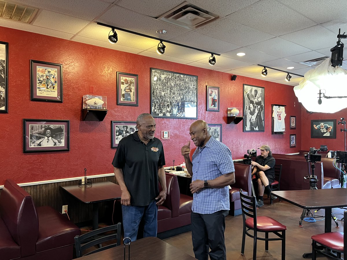 RealBillySims's tweet image. Behind the scenes at @BillySimsBBQ Norman, OK with the GOATS @Barry_Switzer and @OUSilverShoes as we're getting ready for upcoming film segment #SECStoried: Wishbone 馃張! #billysims #billysimsbbq