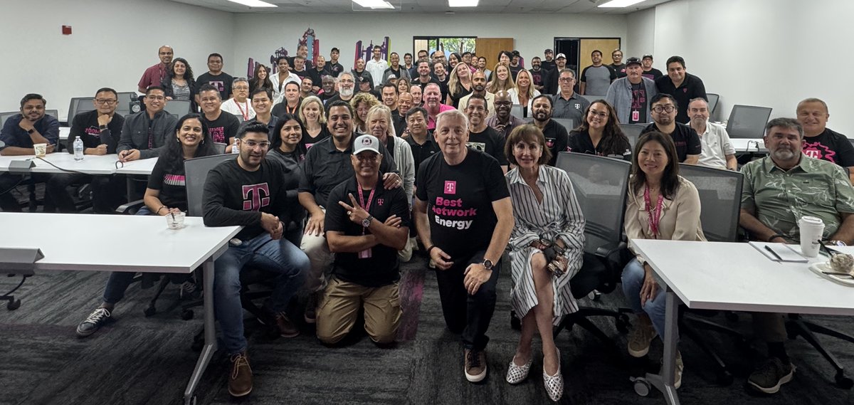 UlfEwaldsson's tweet image. Fresh off our Best Network news, I stopped by to celebrate with our amazing @TMobile Tech teams in Concord & Irvine, California. 💪
🙏 for the warm welcome — and for continuing to go the extra mile for our customers!