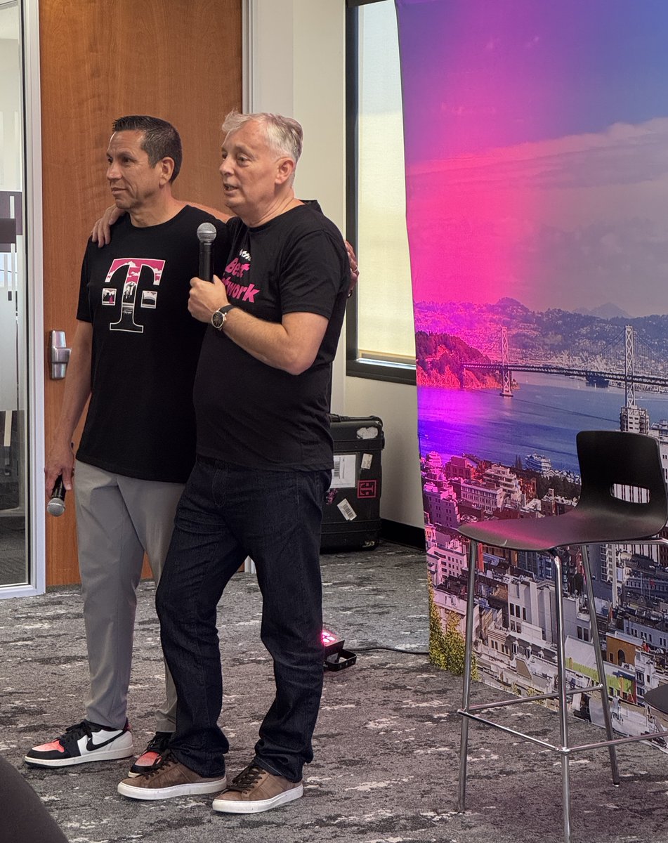 UlfEwaldsson's tweet image. Fresh off our Best Network news, I stopped by to celebrate with our amazing @TMobile Tech teams in Concord & Irvine, California. 💪
🙏 for the warm welcome — and for continuing to go the extra mile for our customers!